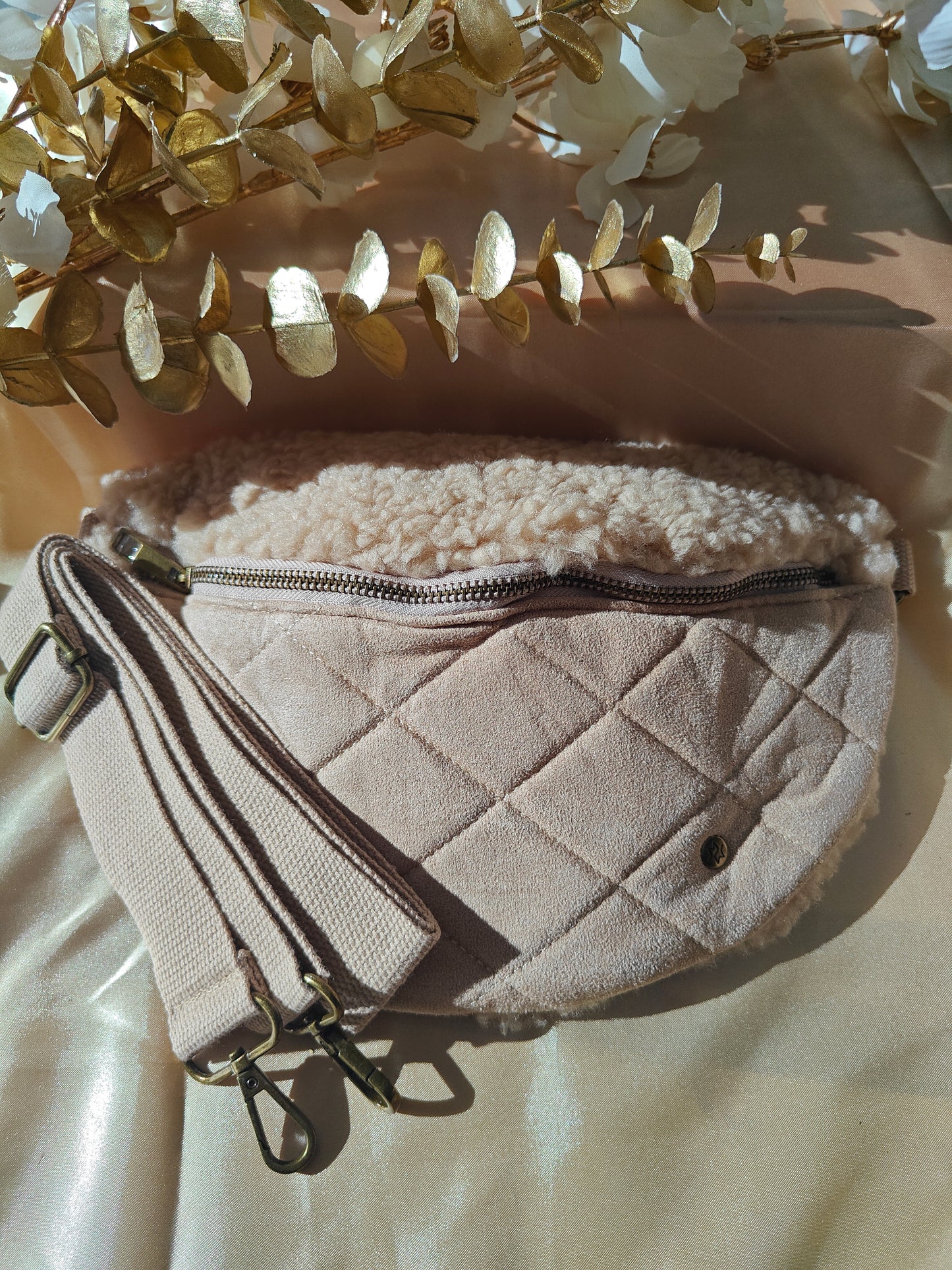 Crossbody teddy beige