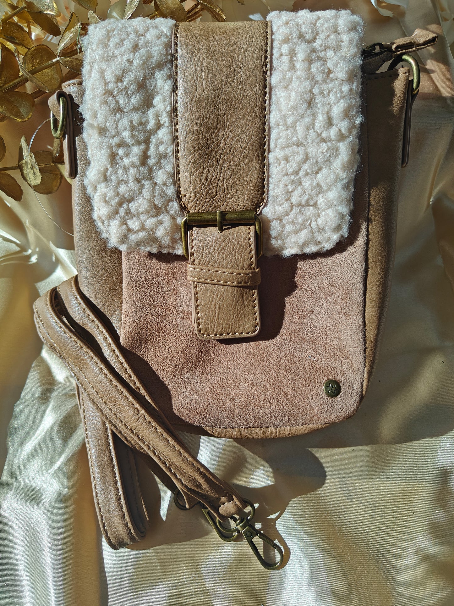 Crossbody teddy T