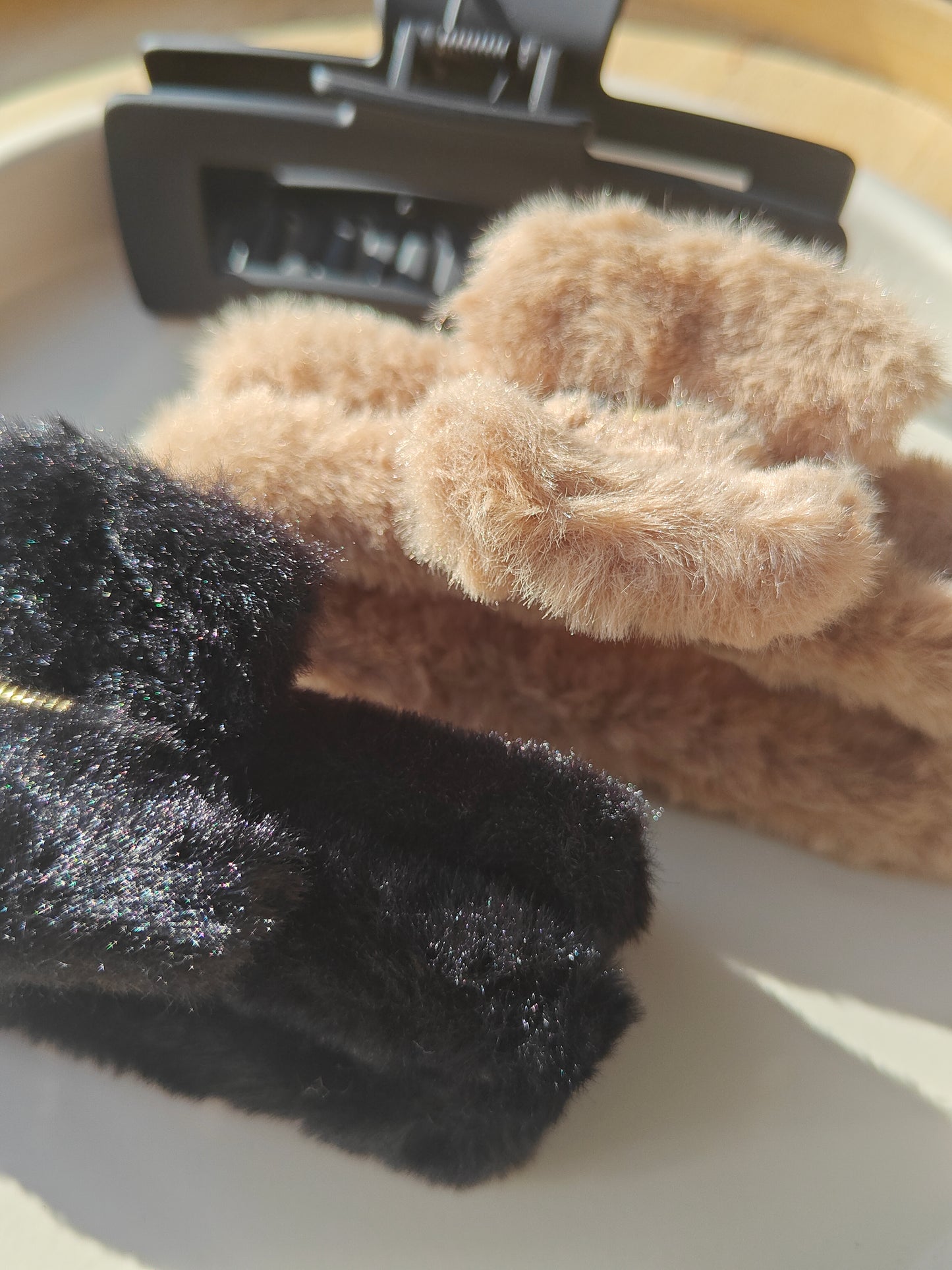 Haar clip big Fluffy zwart