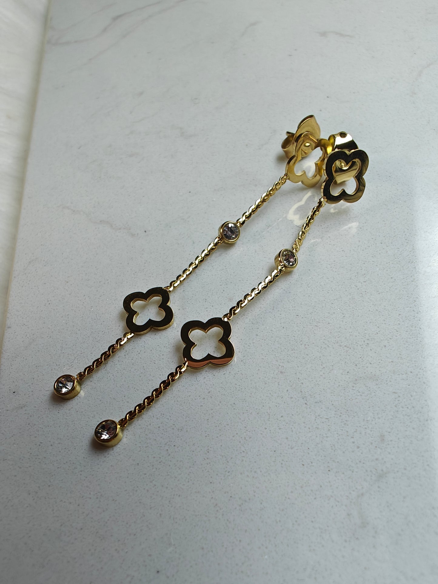 Oorbellen floating klaver